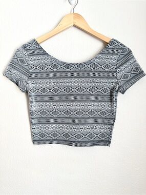 H&M Women’s Black & White Geometric Crop Top Size S